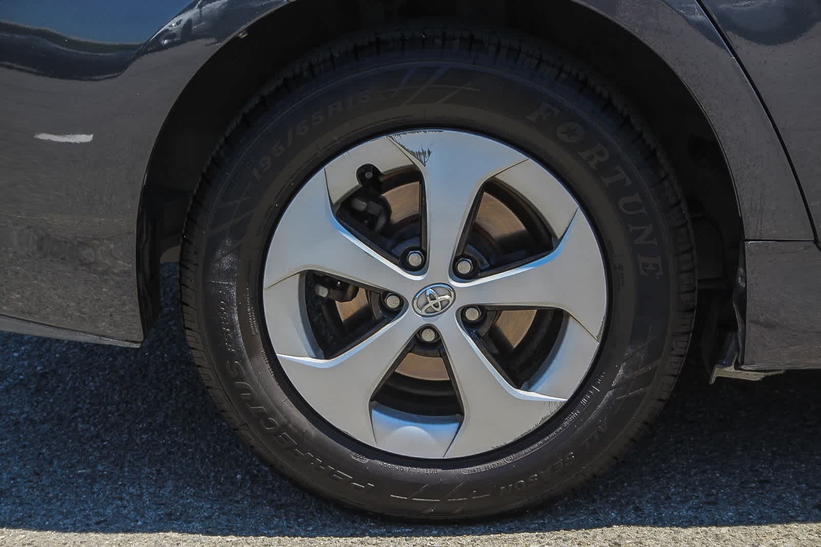 Thumbnail: 2012 Toyota Prius - 8
