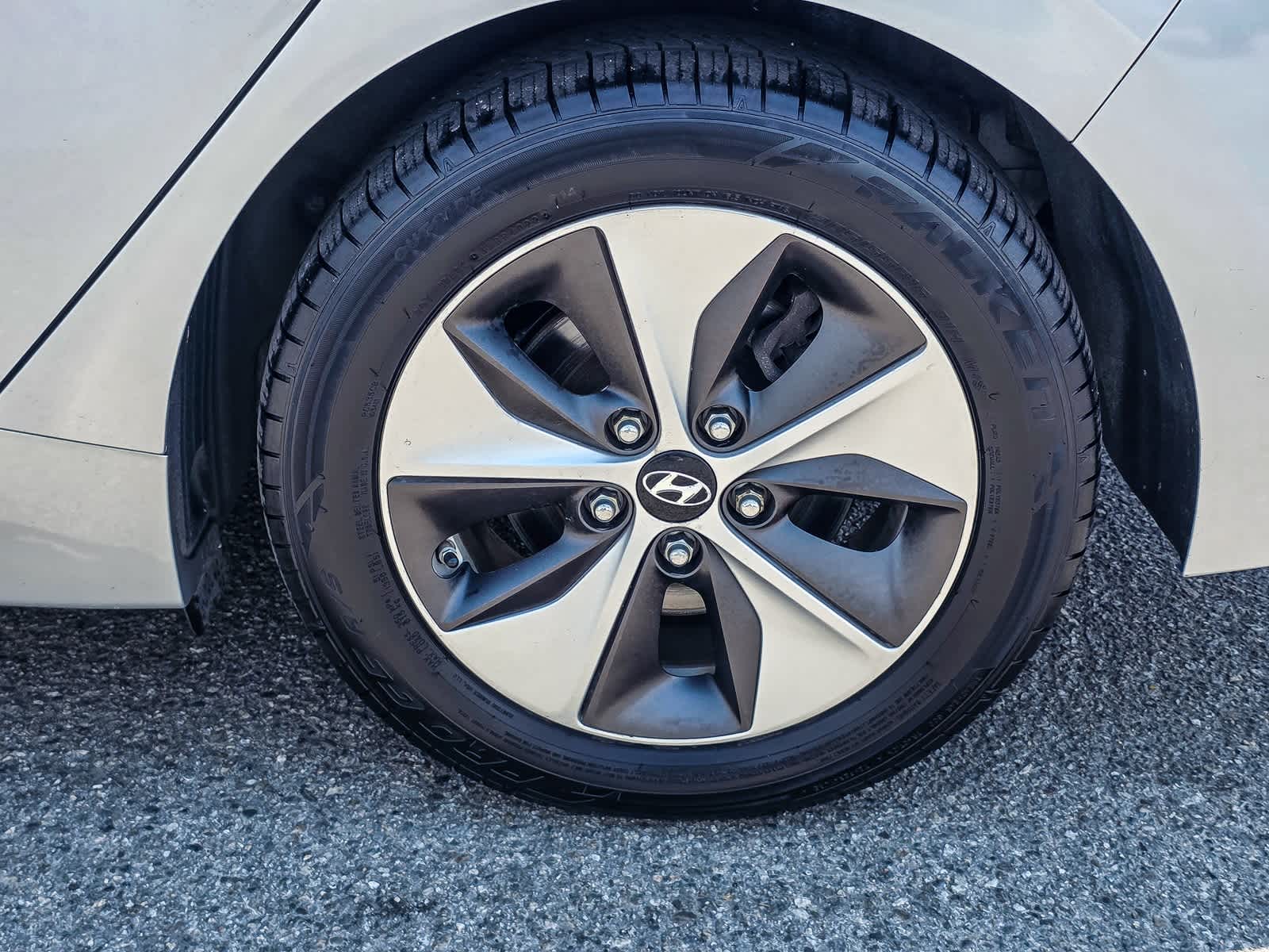 Thumbnail: 2019 Hyundai Ioniq - 8