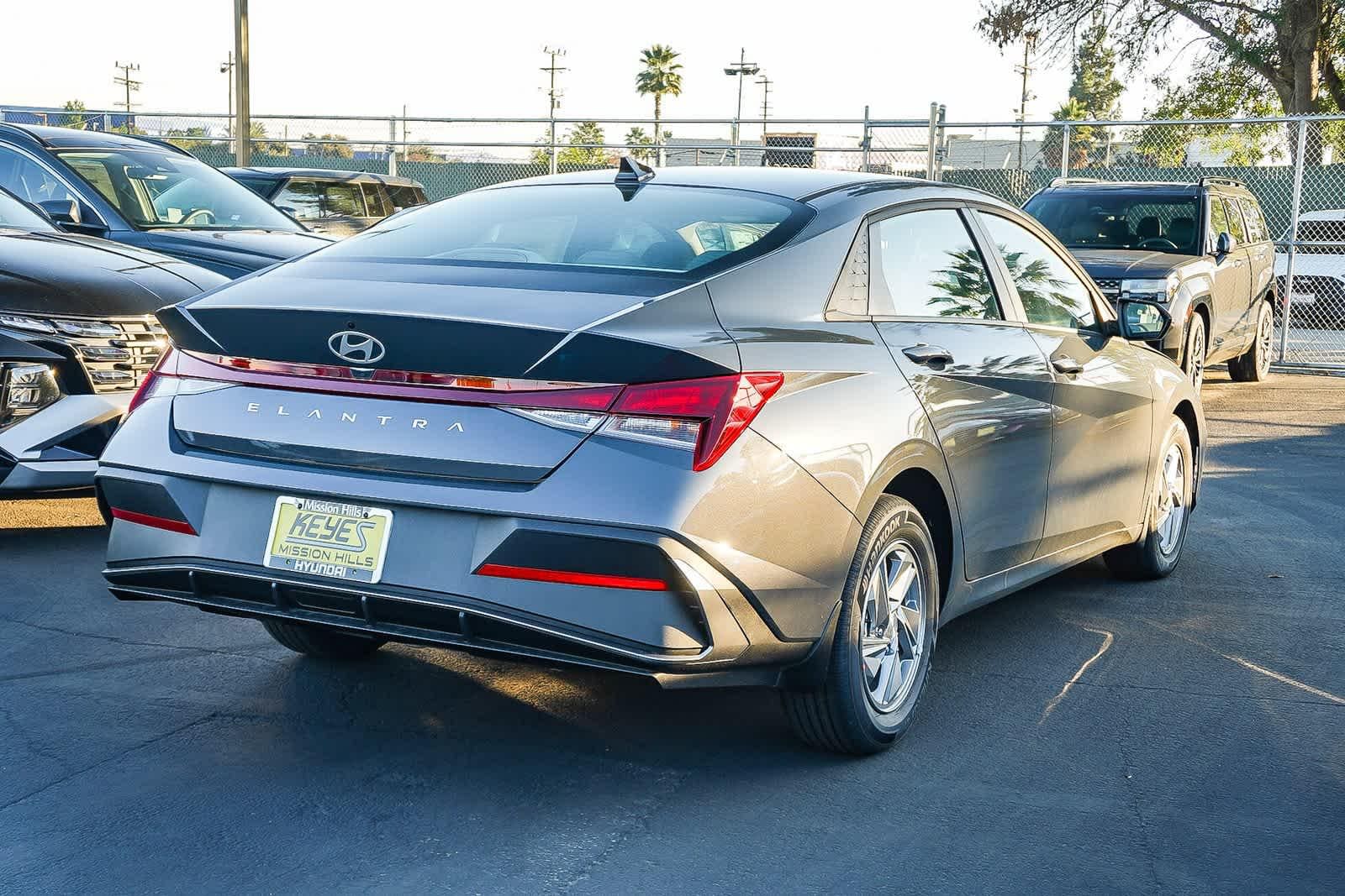 Thumbnail: 2026 Hyundai Elantra - 4