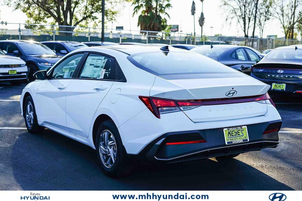 New 2026 Hyundai Elantra SE Sedan