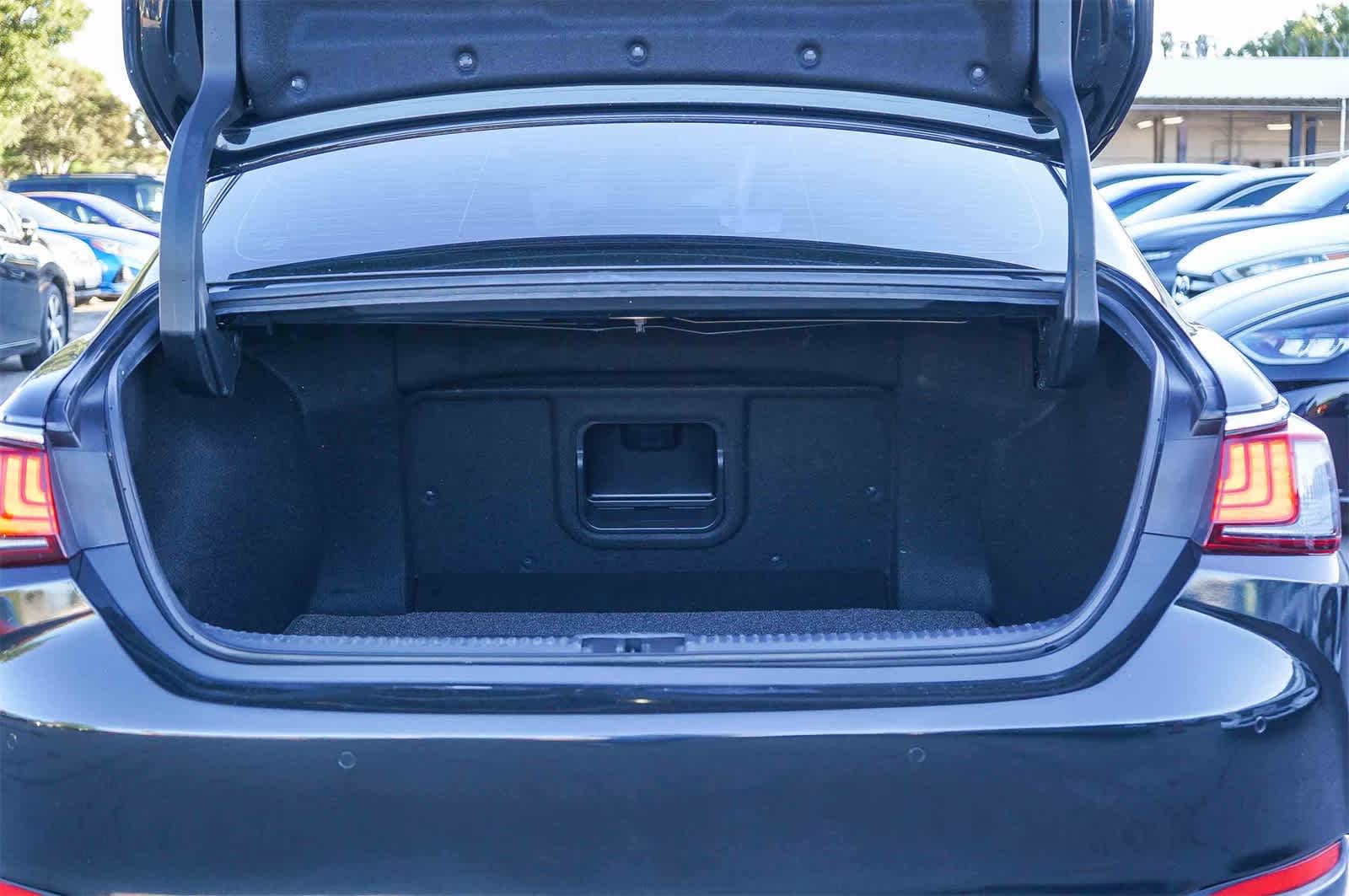 Thumbnail: 2023 Lexus ES - 26