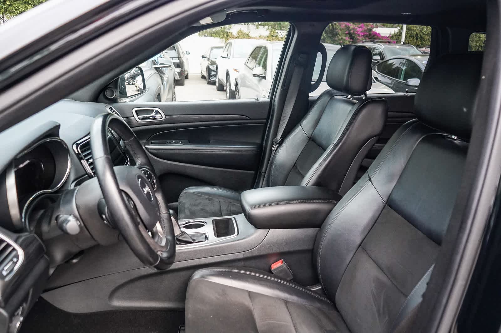 Thumbnail: 2020 Jeep Grand Cherokee - 18