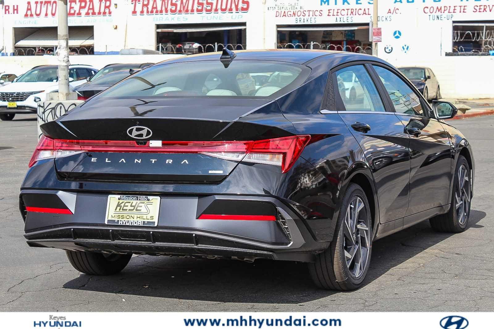 Thumbnail: 2025 Hyundai Elantra - 4