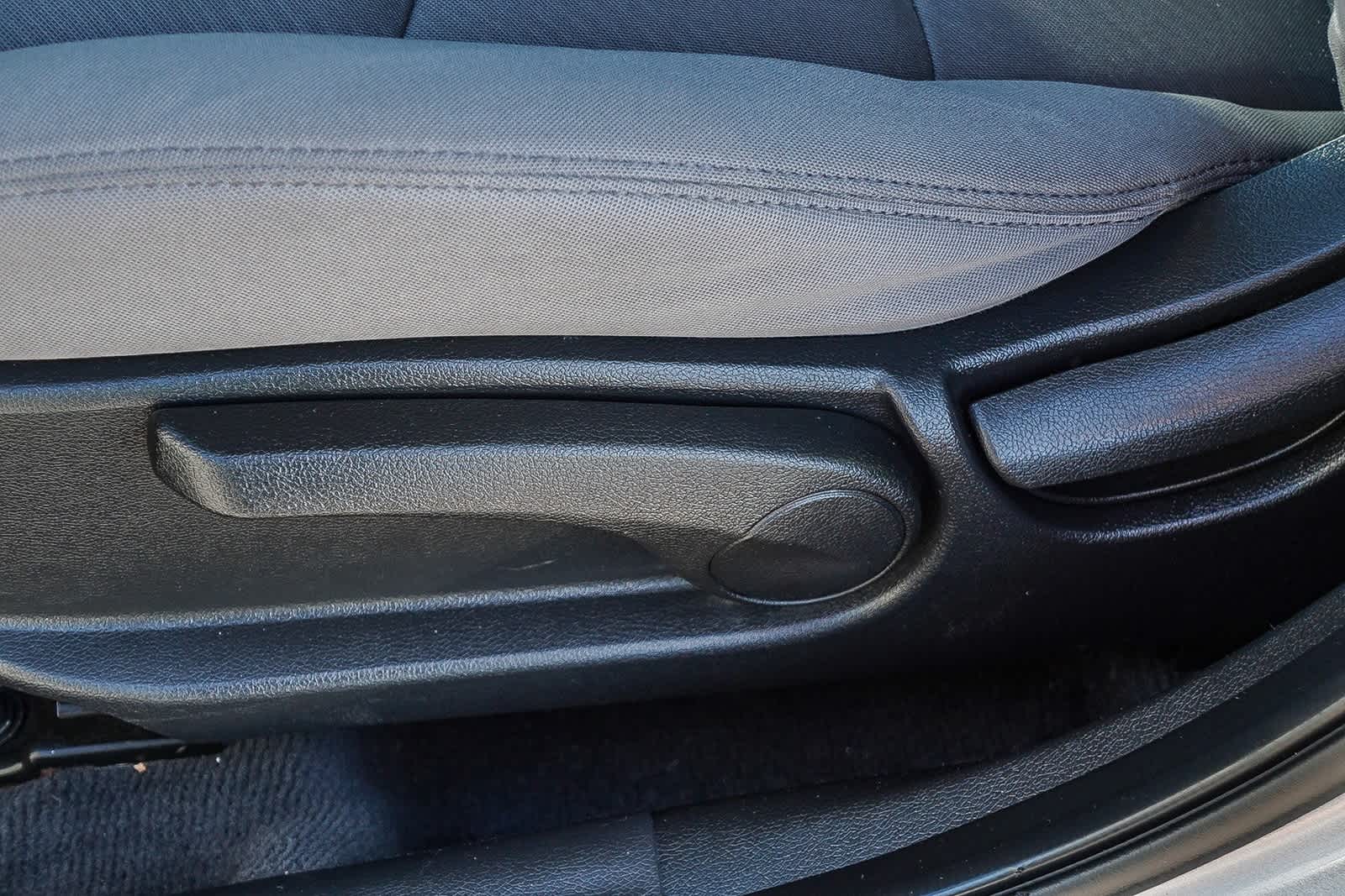 Thumbnail: 2012 Hyundai Elantra - 16