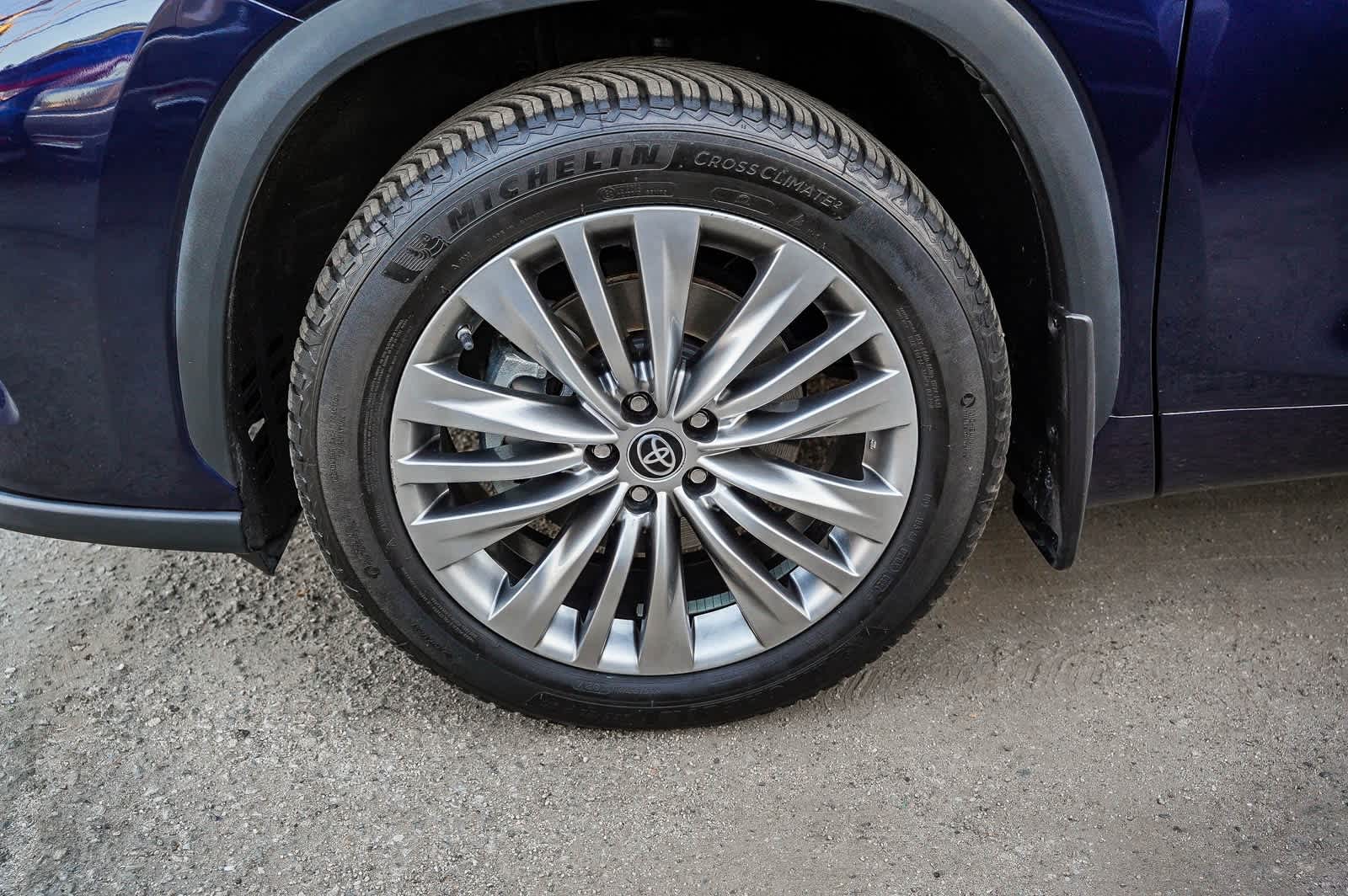 Thumbnail: 2022 Toyota Highlander - 4