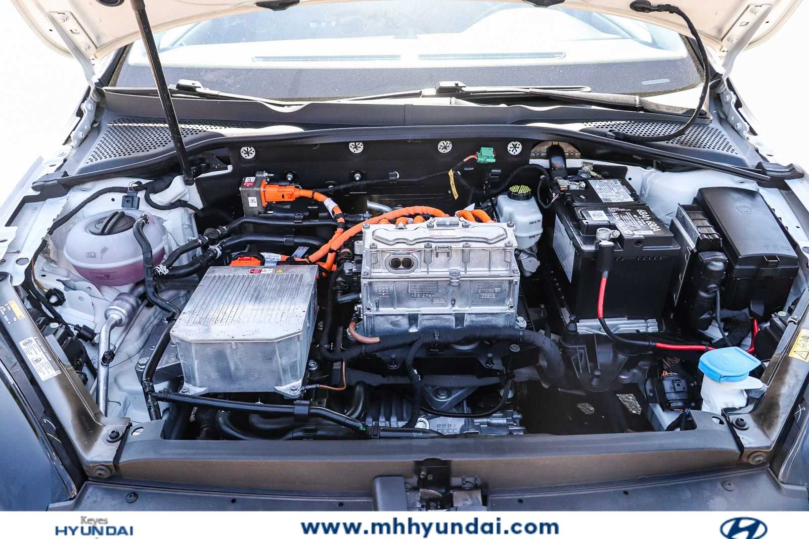 Thumbnail: 2017 Volkswagen e-Golf - 25