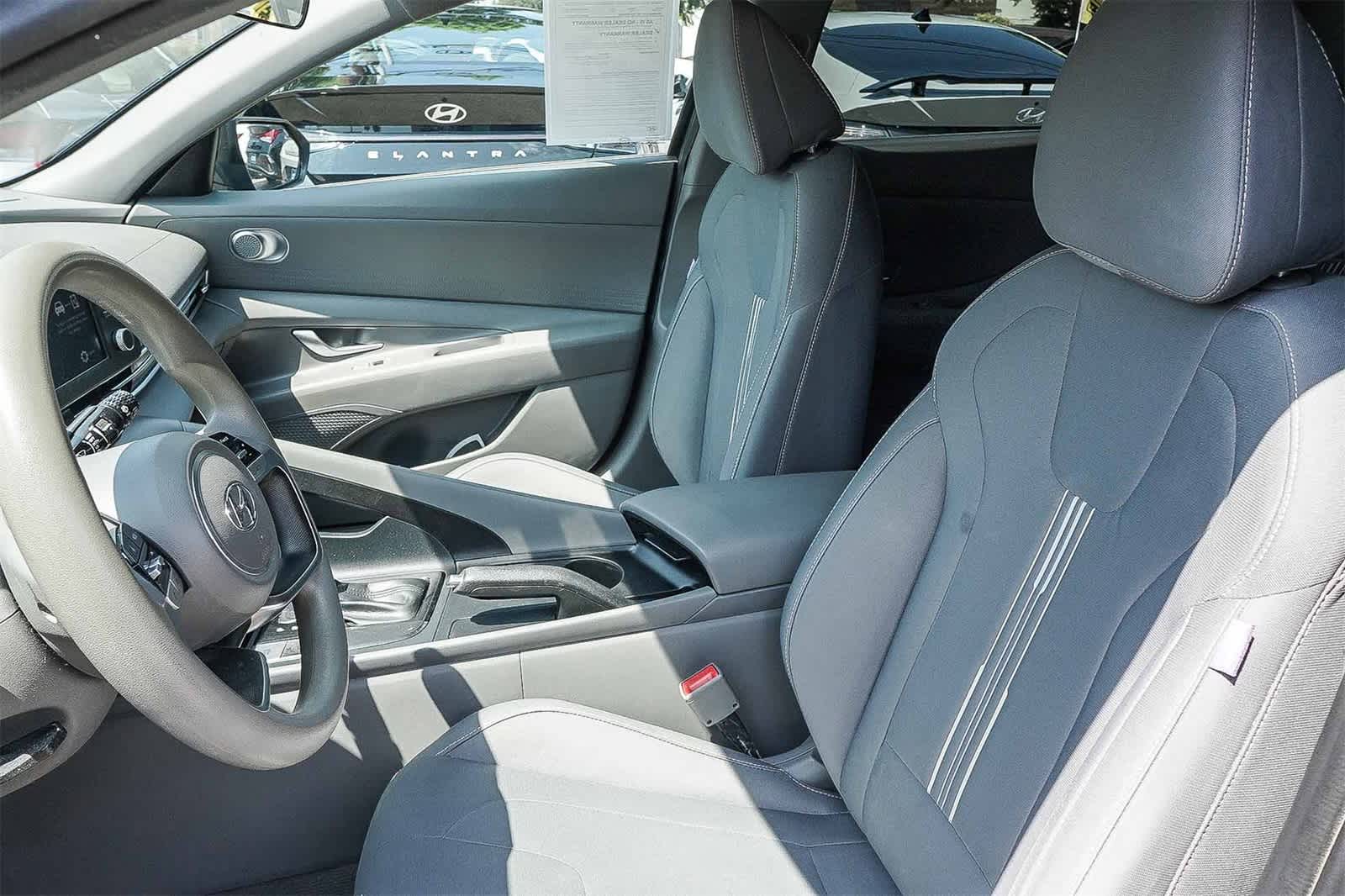 Thumbnail: 2022 Hyundai Elantra - 21