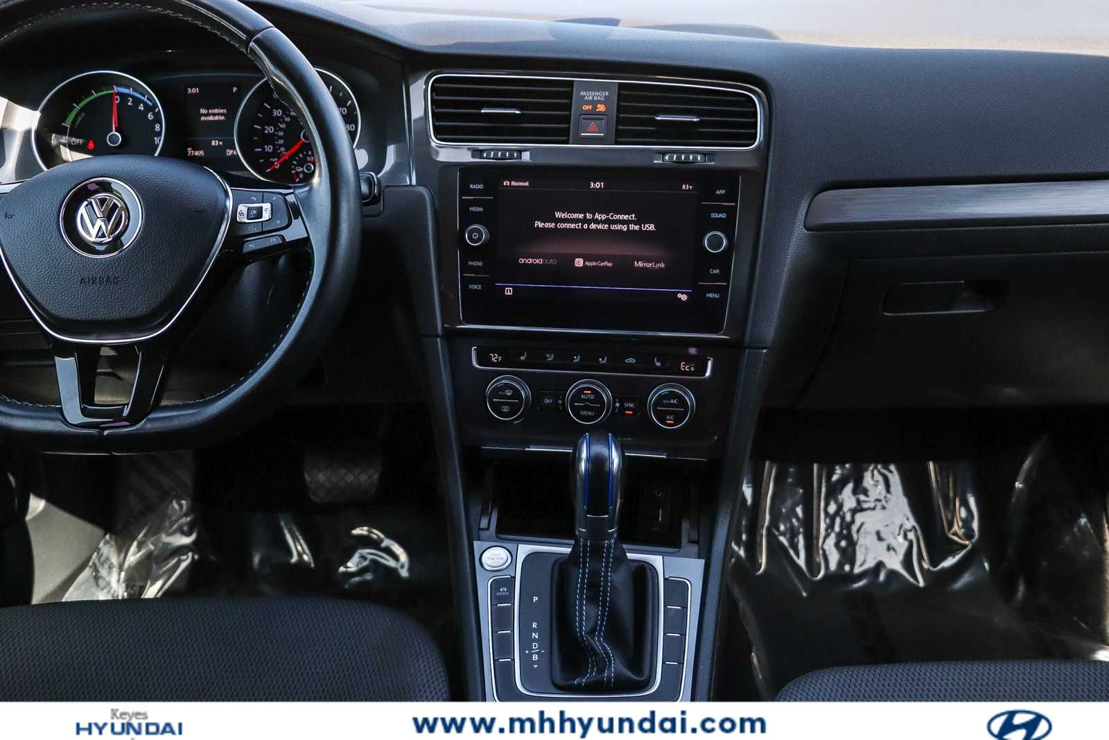 Thumbnail: 2017 Volkswagen e-Golf - 12