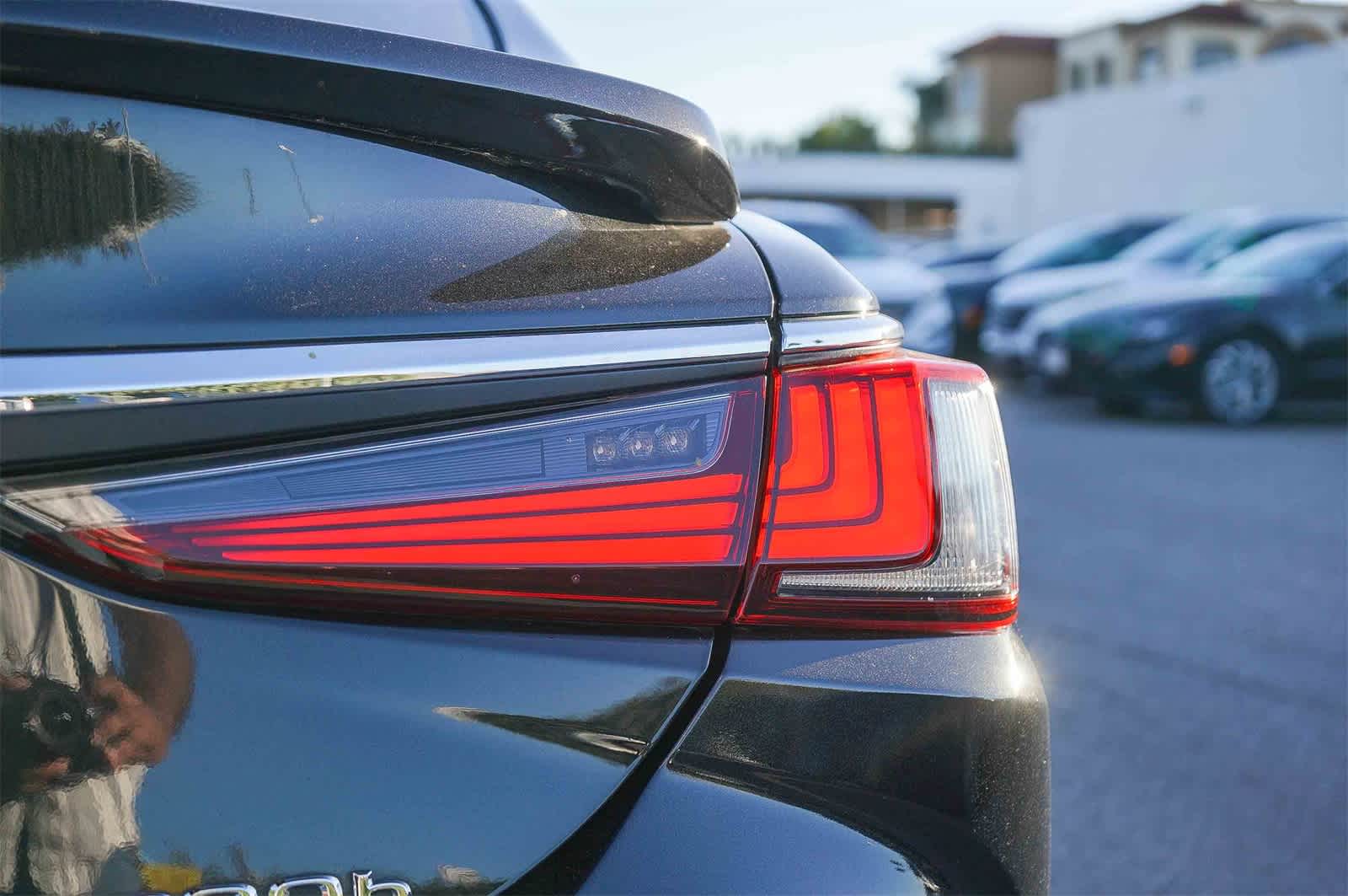 Thumbnail: 2023 Lexus ES - 9