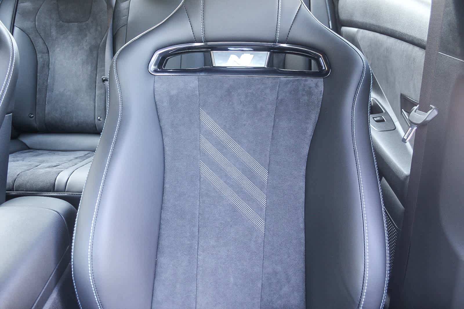 2025 Hyundai Elantra Base 25