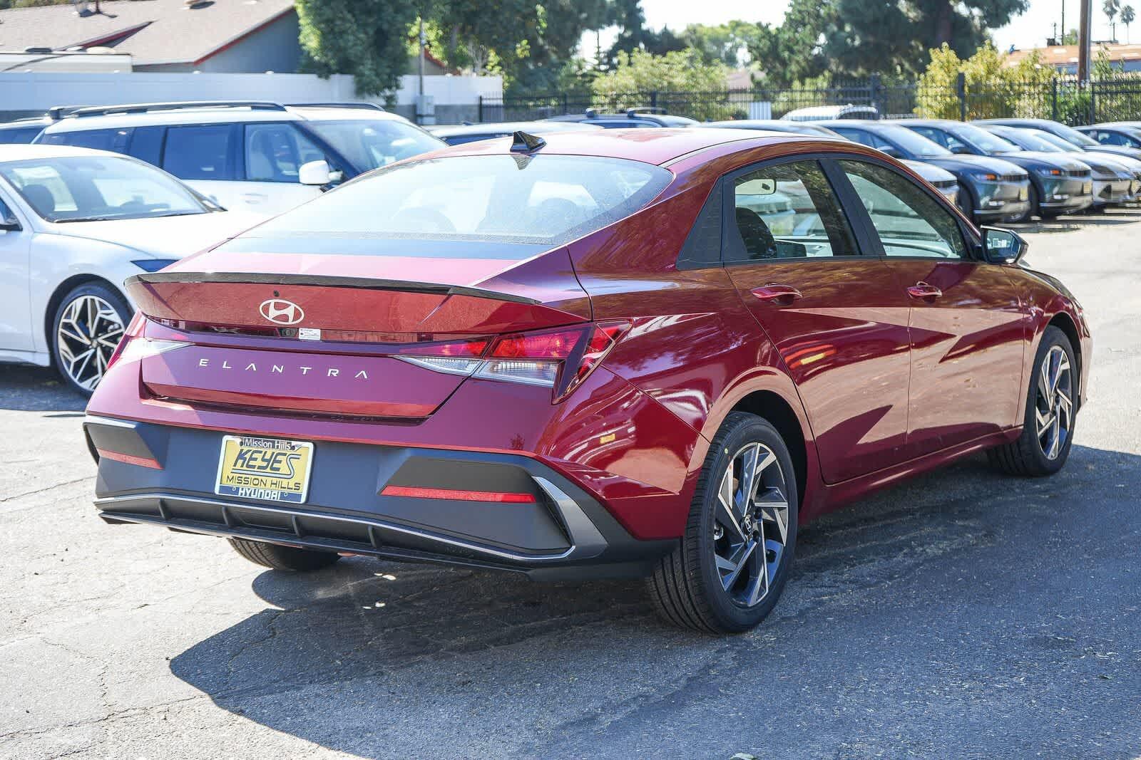 Thumbnail: 2025 Hyundai Elantra - 4