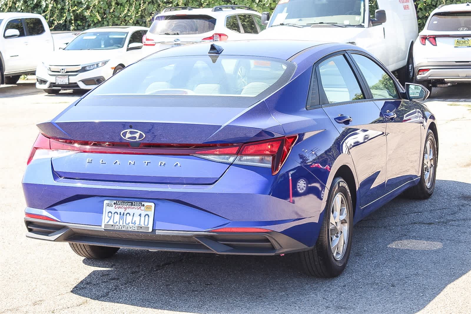 Thumbnail: 2023 Hyundai Elantra - 4