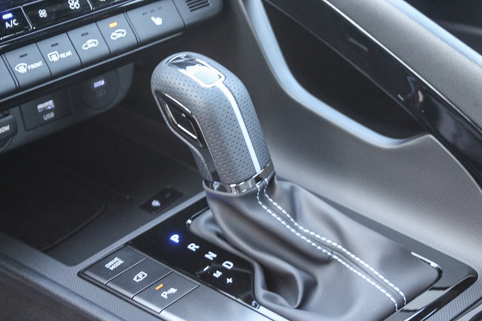 2025 Hyundai Elantra Base 19