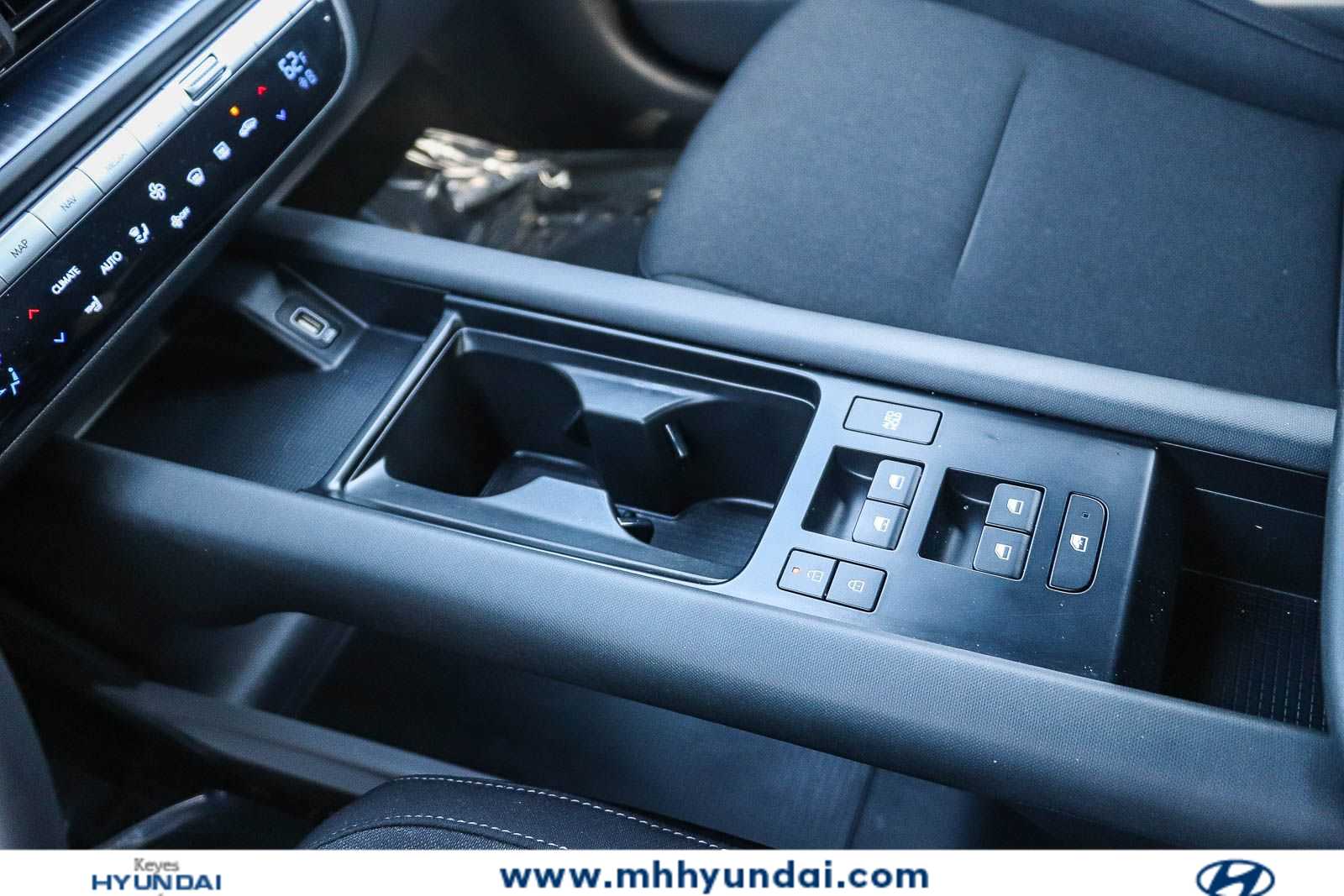 Thumbnail: 2023 Hyundai Ioniq 6 - 21