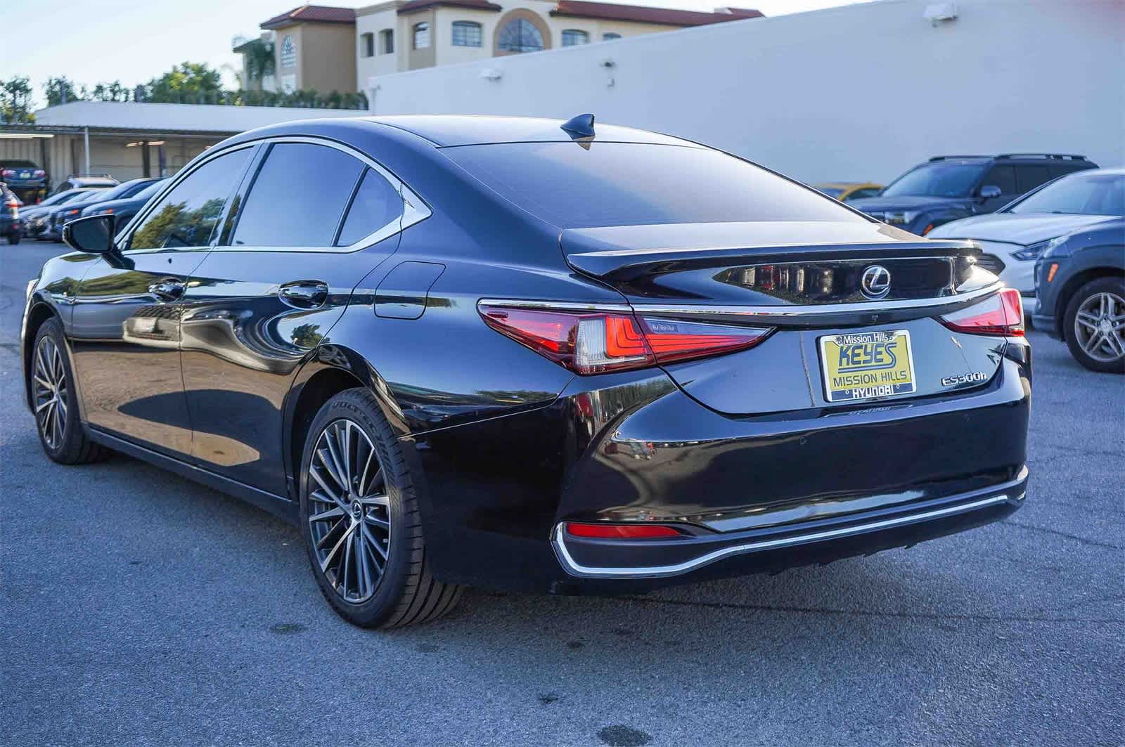 Thumbnail: 2023 Lexus ES - 8