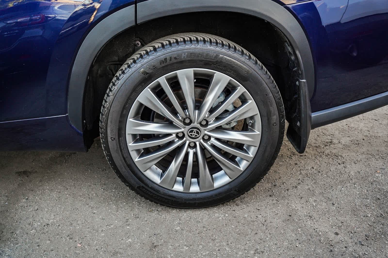 Thumbnail: 2022 Toyota Highlander - 5