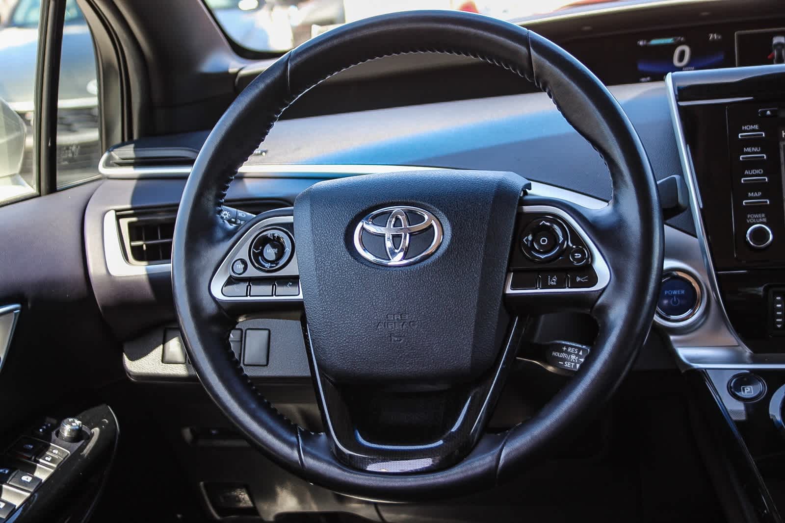 Thumbnail: 2019 Toyota Mirai - 17