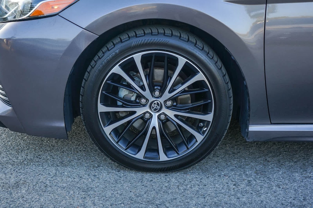 Used 2019 Toyota Camry SE Sedan