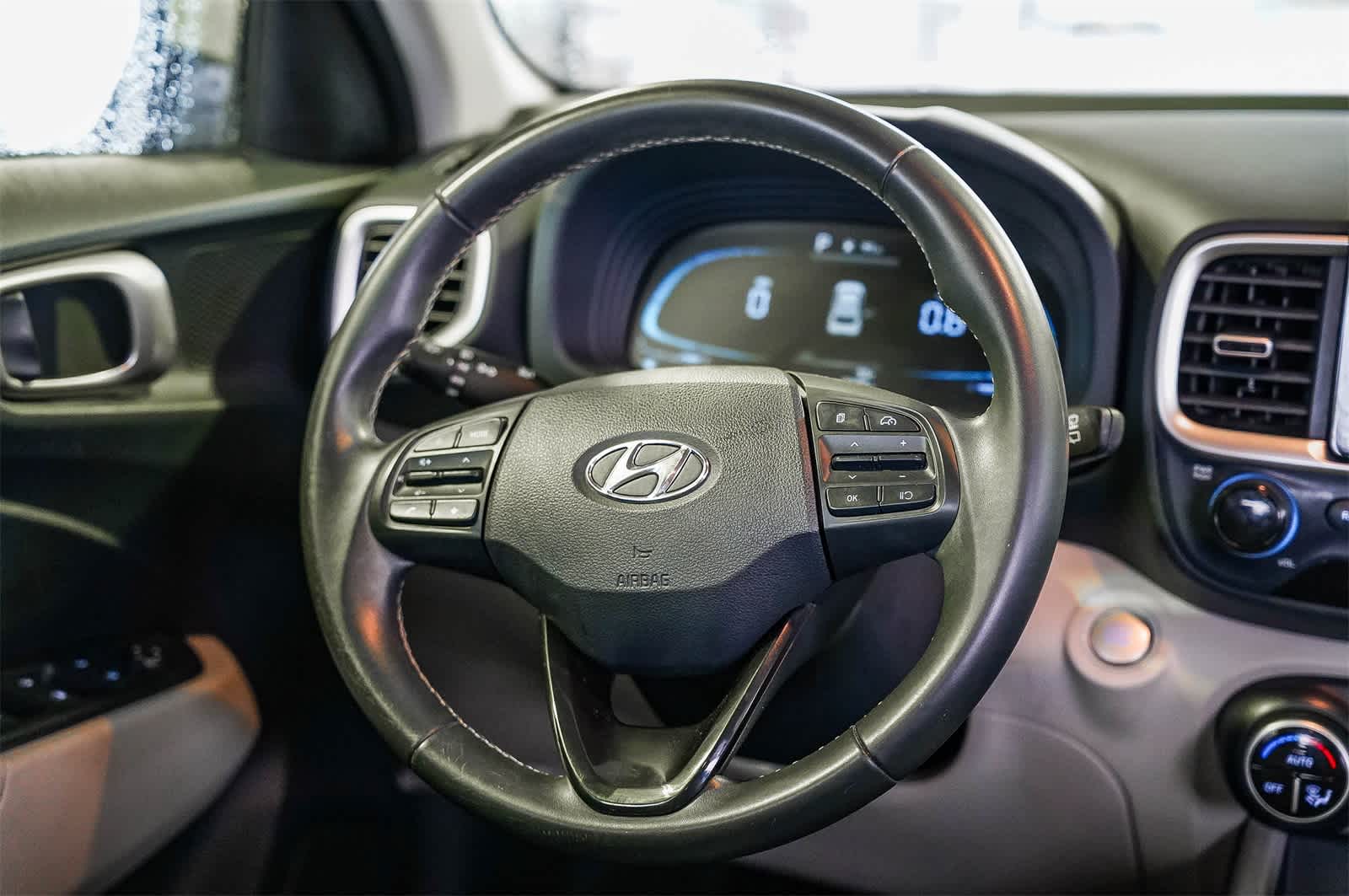 Thumbnail: 2023 Hyundai Venue - 14