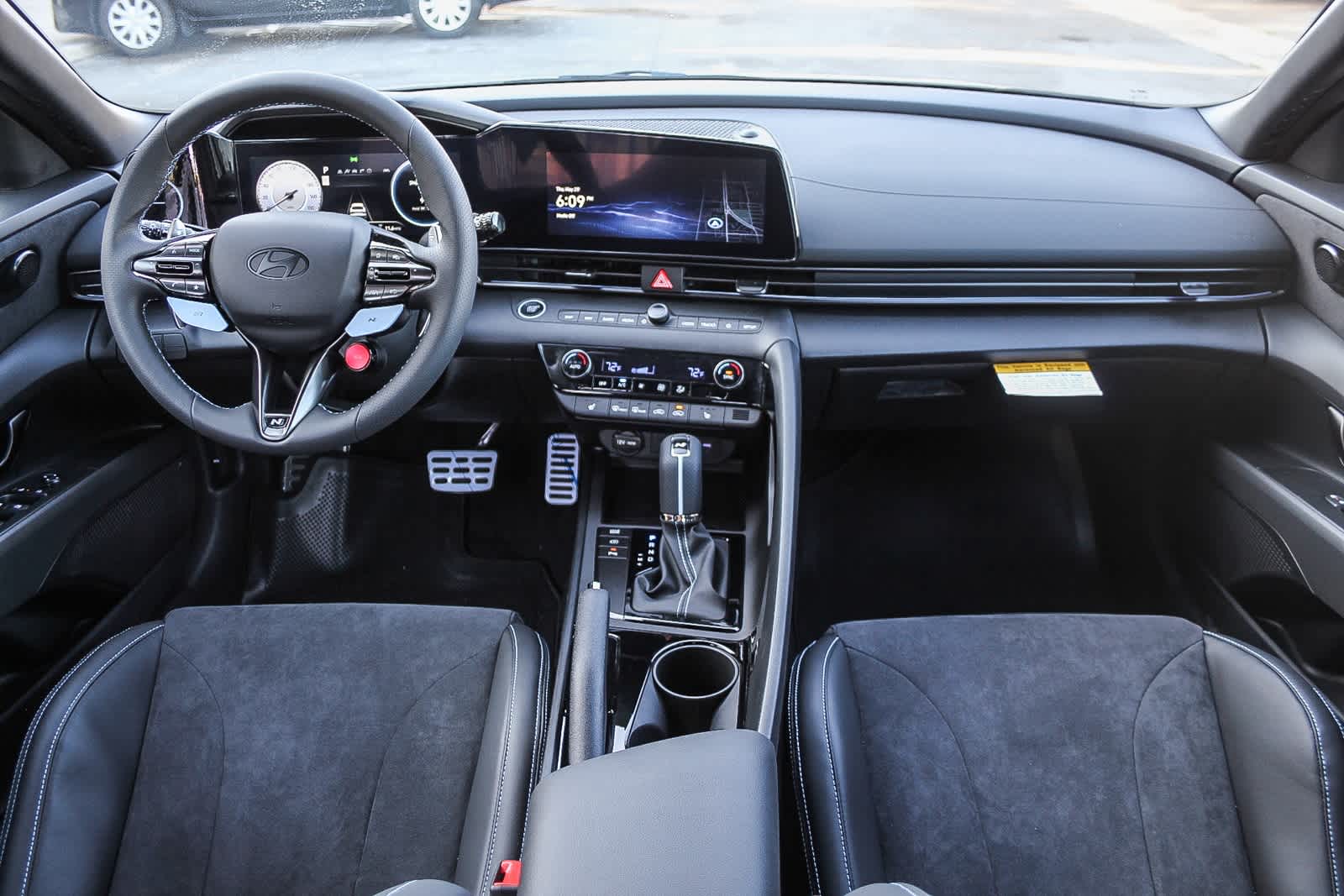 2025 Hyundai Elantra Base 16