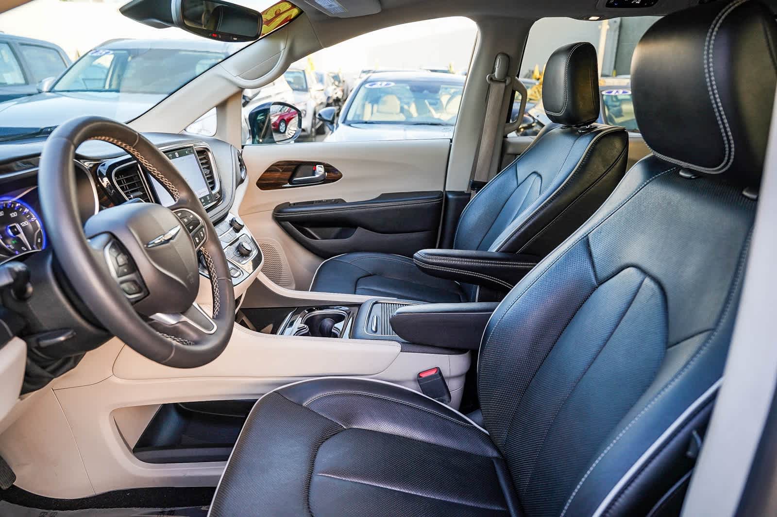 Thumbnail: 2023 Chrysler Pacifica - 17