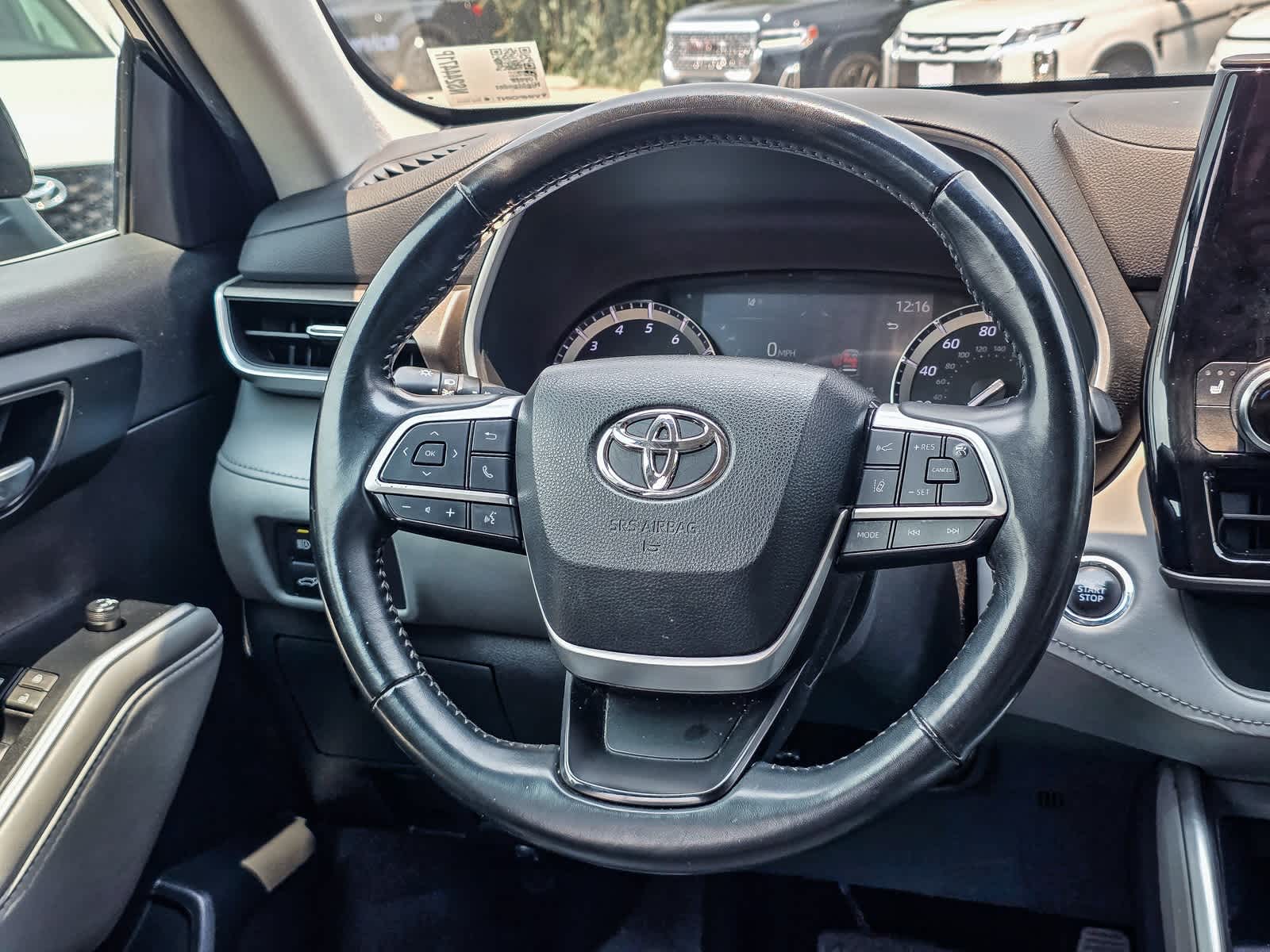 Thumbnail: 2022 Toyota Highlander - 15