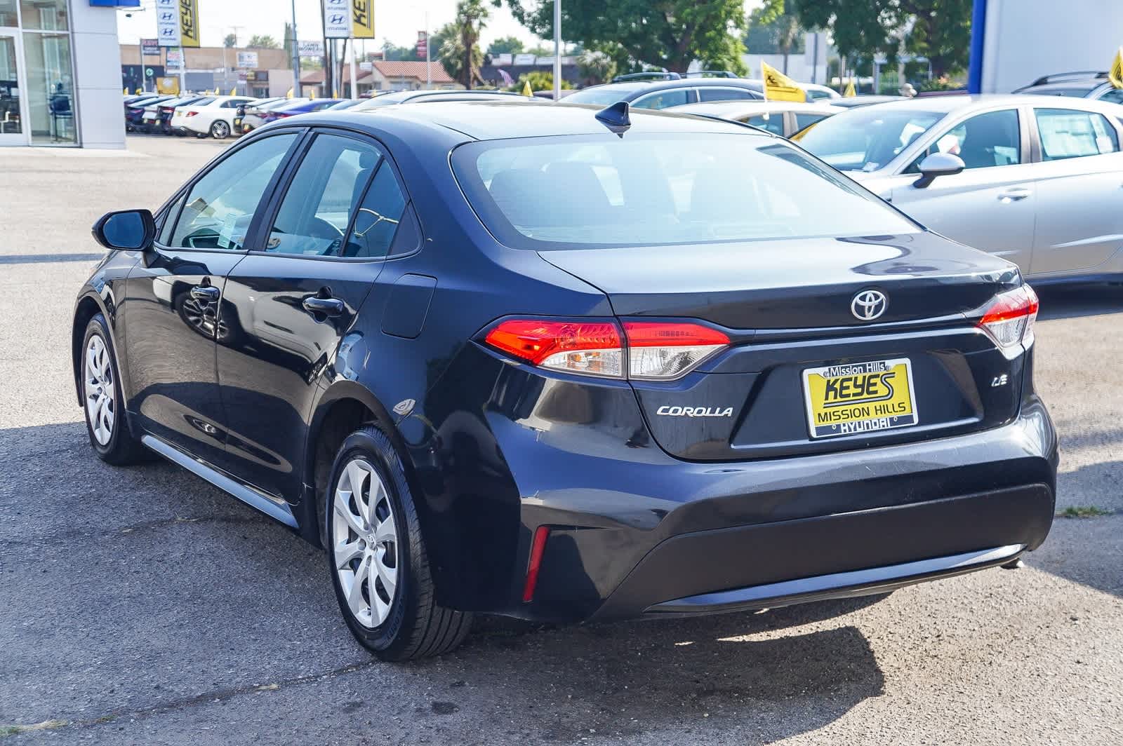 2022 Toyota Corolla LE photo 2