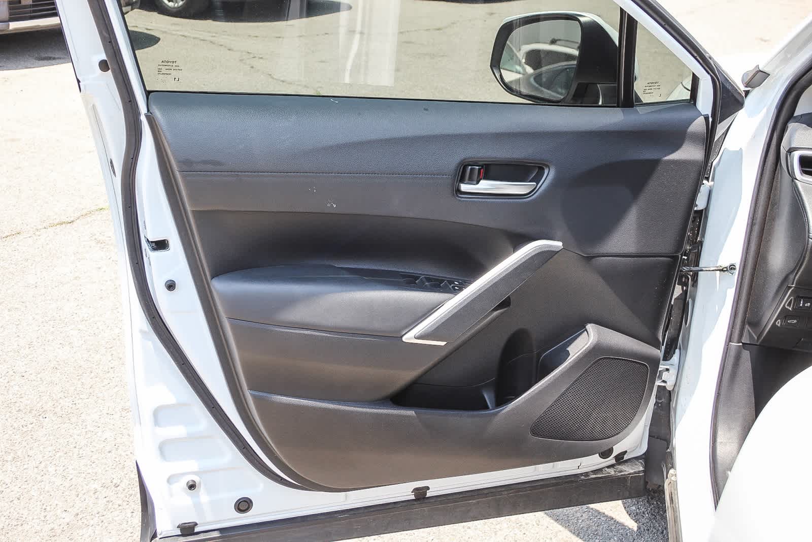 2023 Toyota Corolla Cross XLE 21