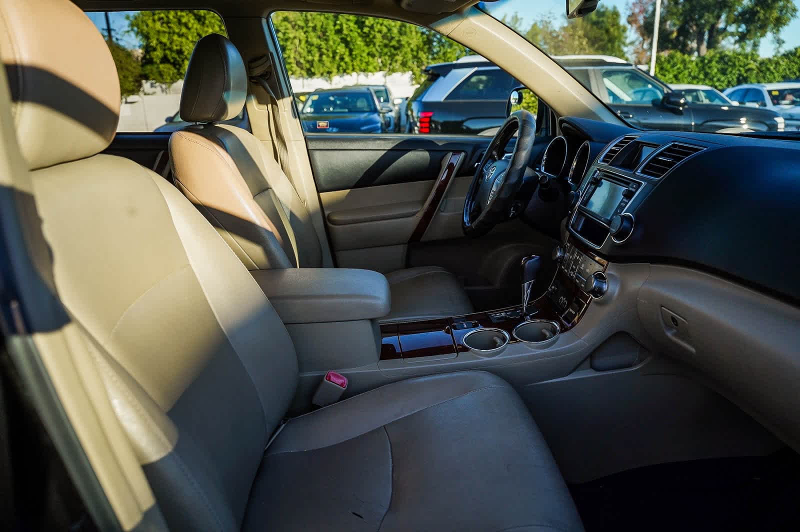 Thumbnail: 2013 Toyota Highlander - 16