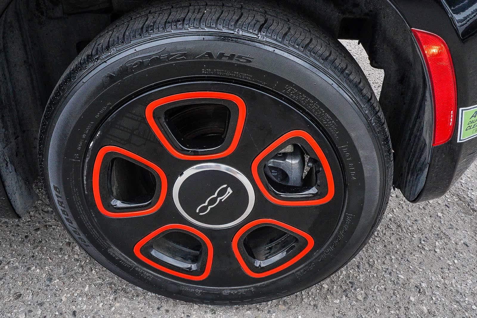 Thumbnail: 2019 Fiat 500e - 8