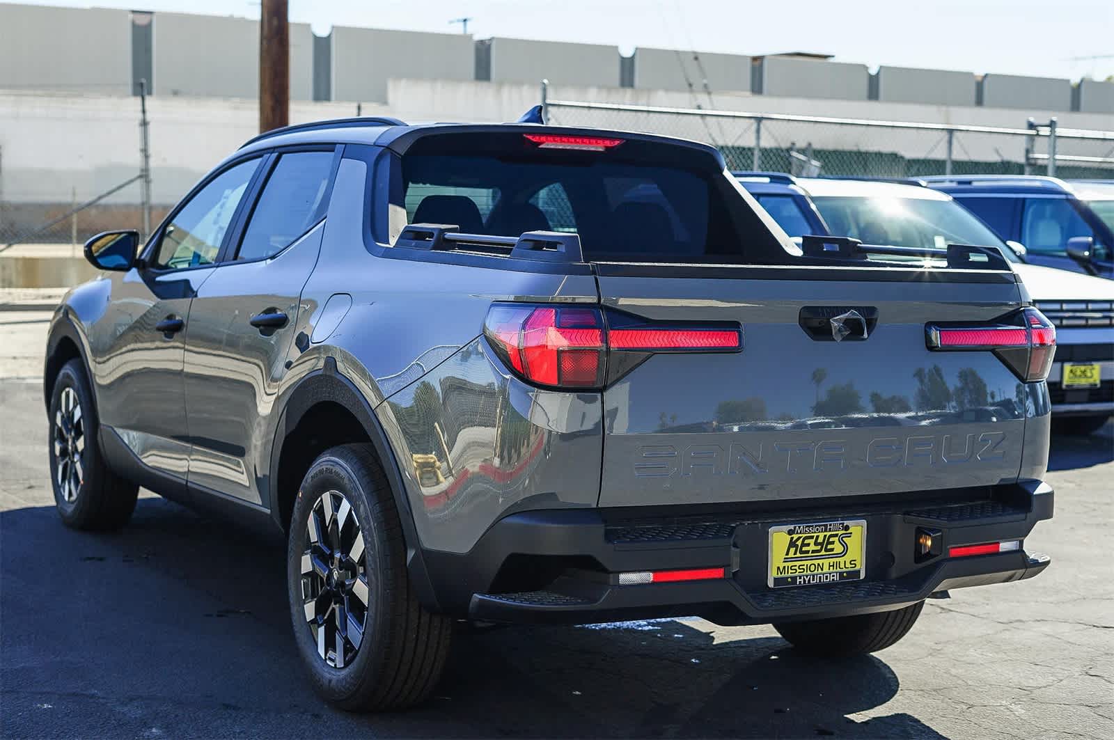 2026 Hyundai Santa Cruz SEL photo 2