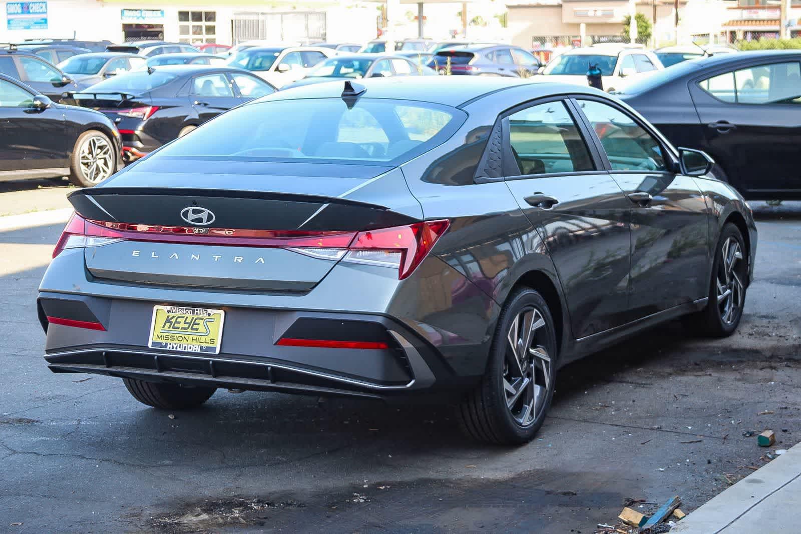 Thumbnail: 2025 Hyundai Elantra - 4