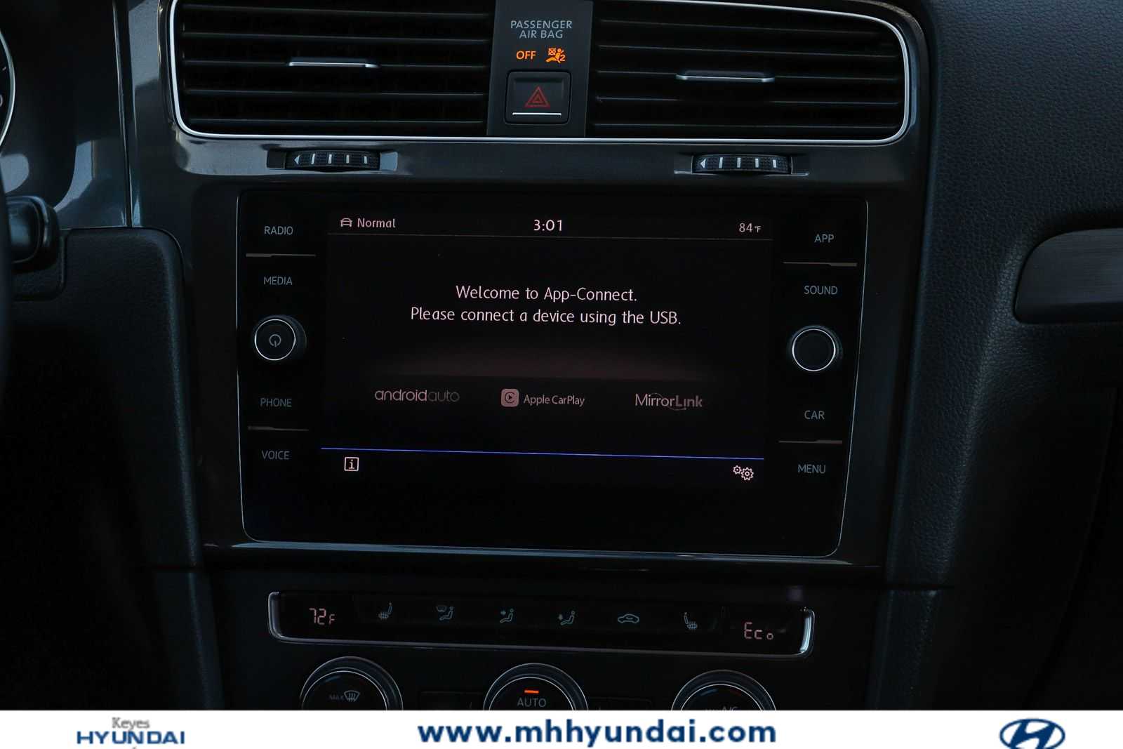 Thumbnail: 2017 Volkswagen e-Golf - 13