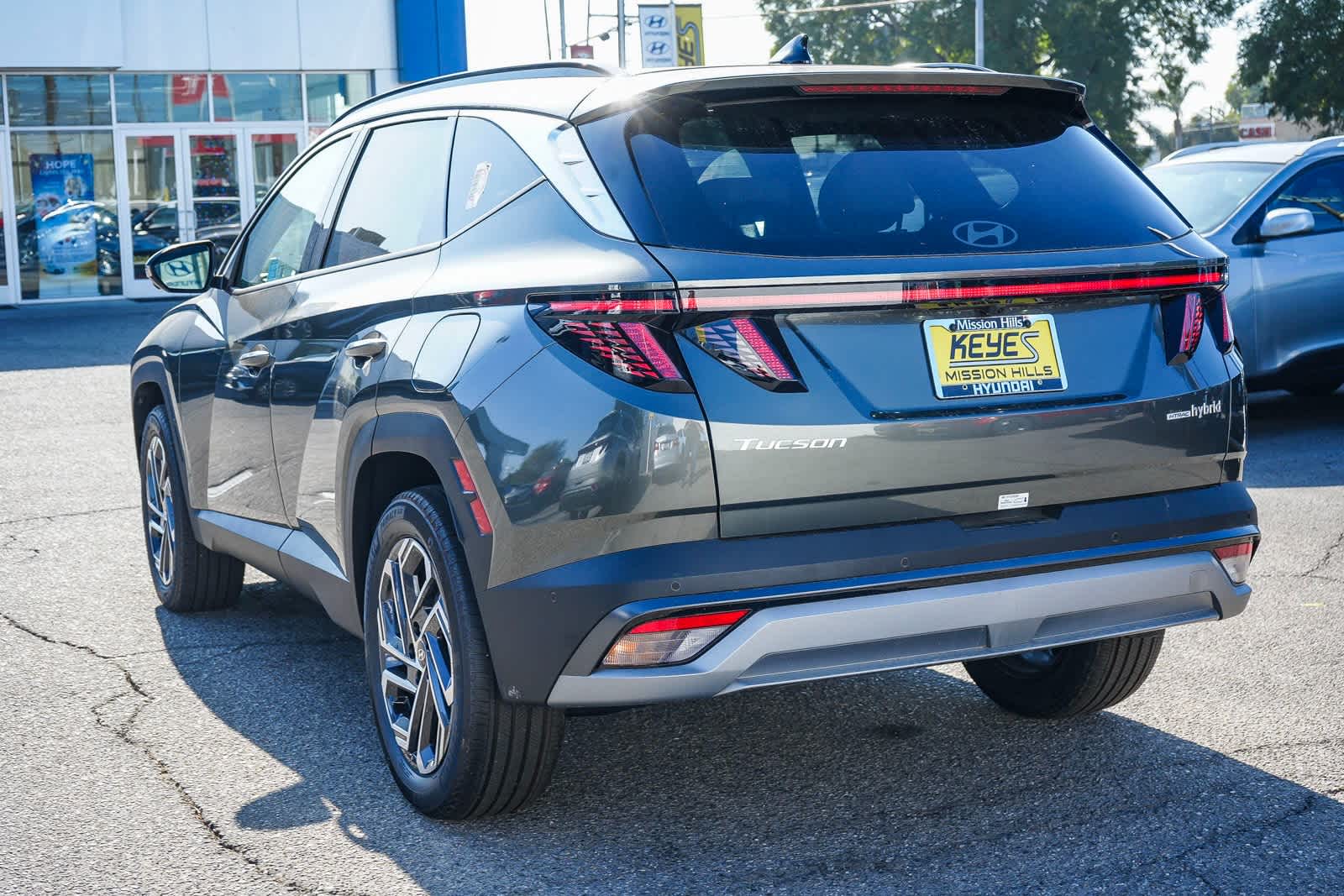 2025 Hyundai Tucson Hybrid Limited photo 2