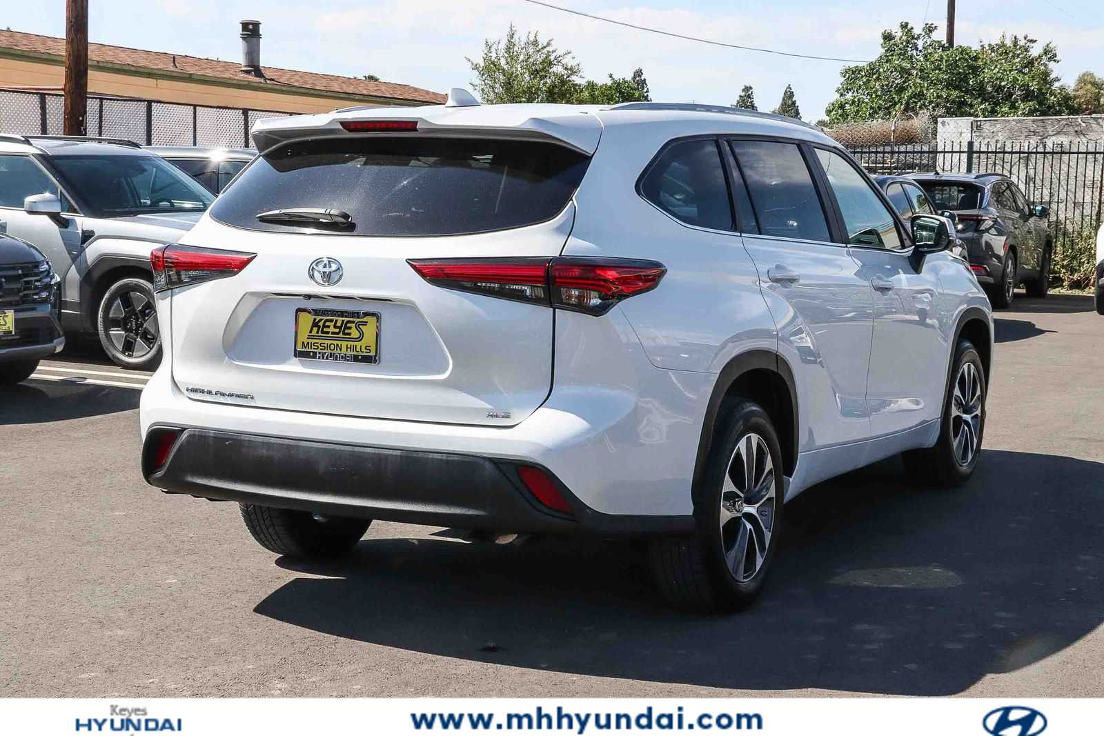 Thumbnail: 2023 Toyota Highlander - 4