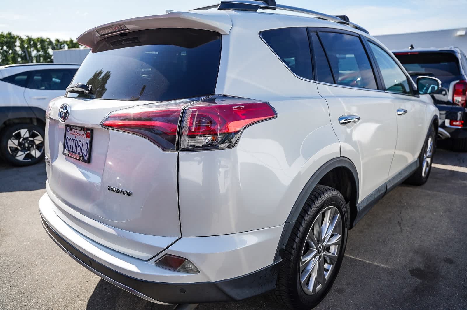 Thumbnail: 2018 Toyota RAV4 - 8