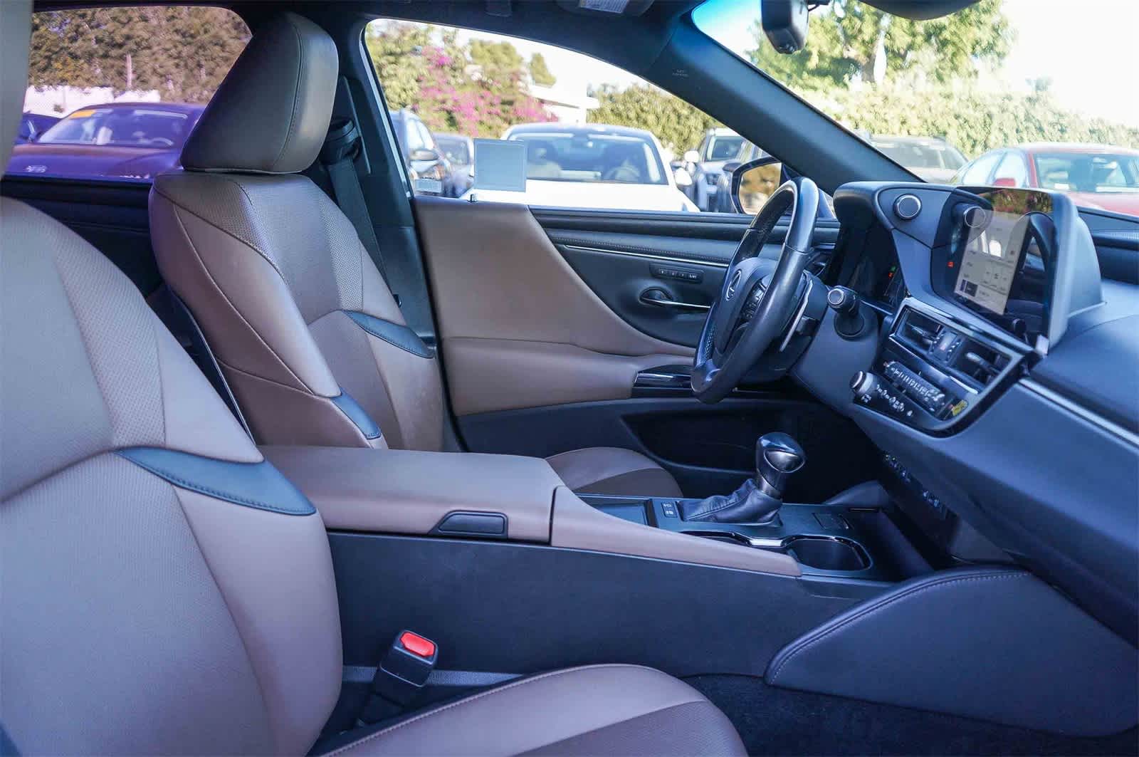 Thumbnail: 2023 Lexus ES - 17