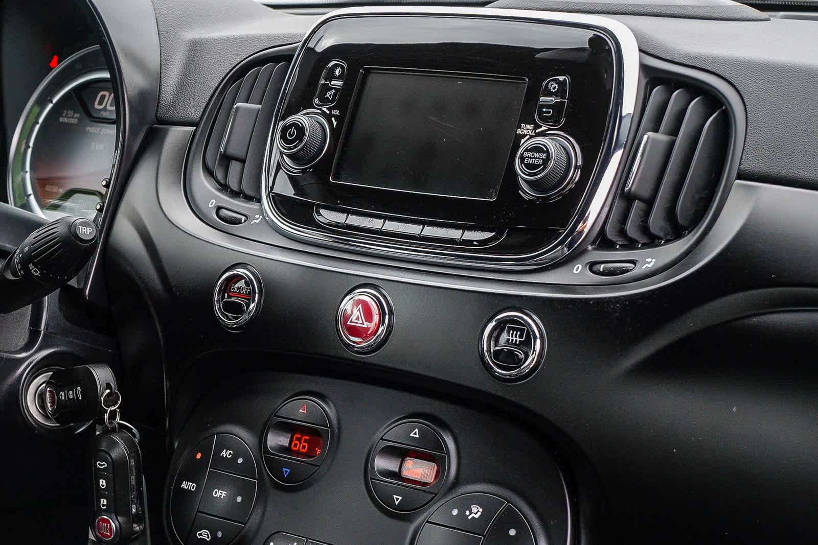 Thumbnail: 2019 Fiat 500e - 15