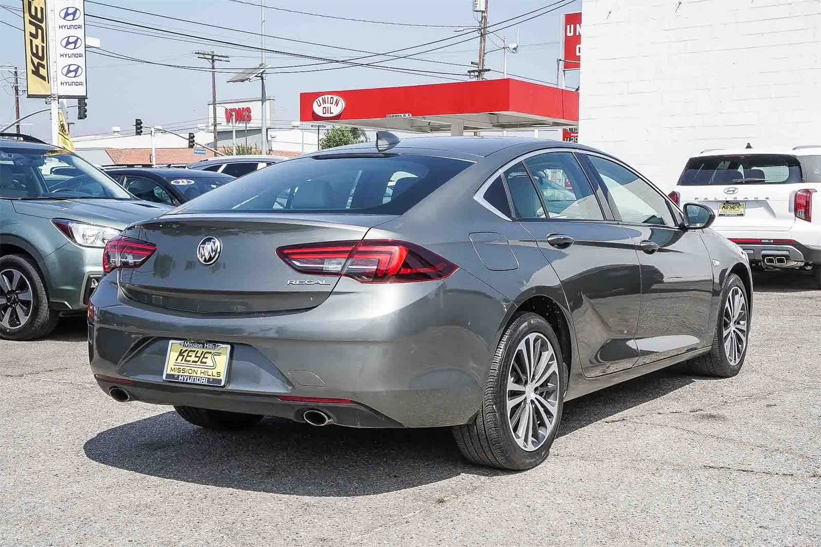 Thumbnail: 2019 Buick Regal - 4