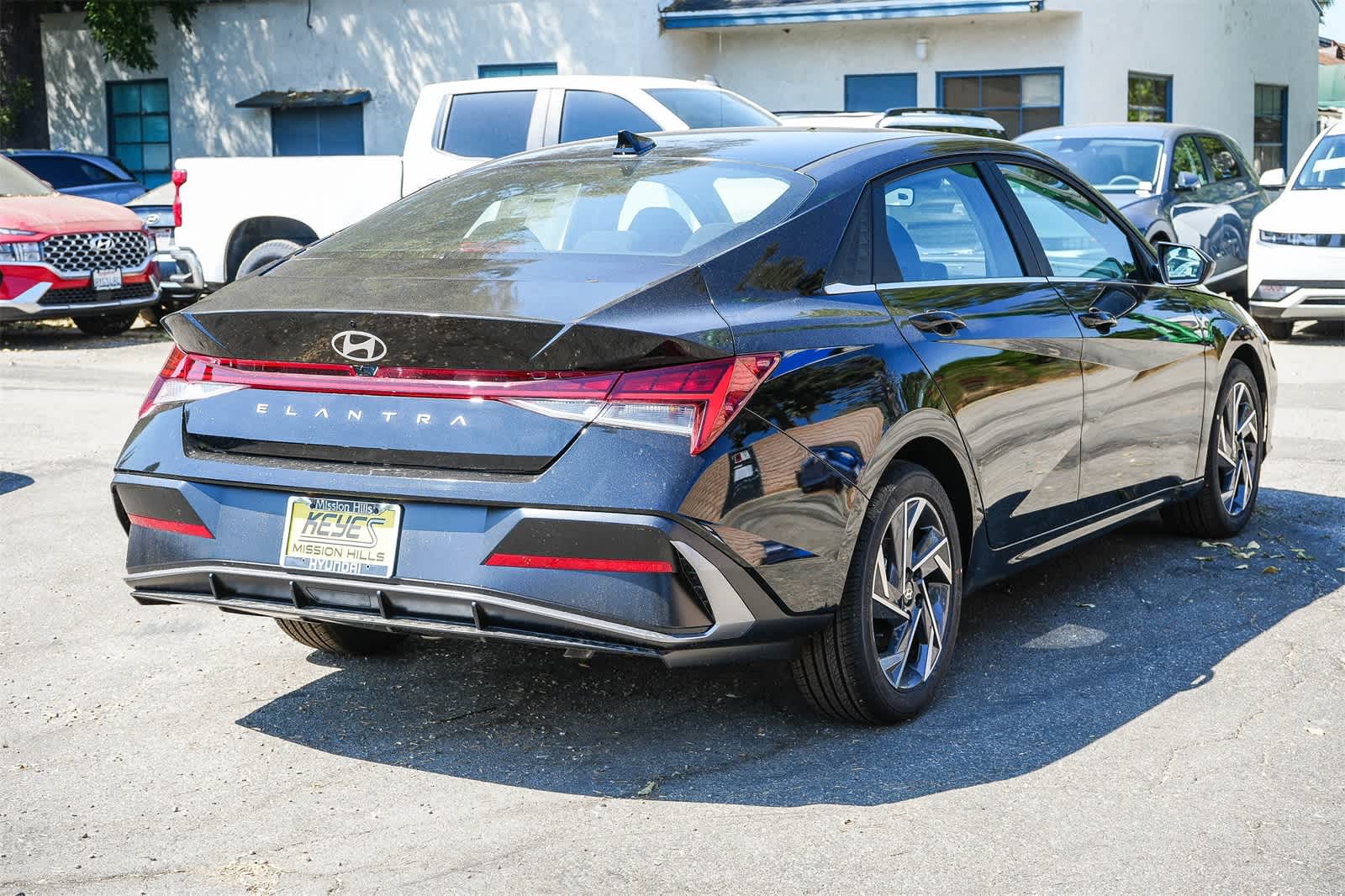 Thumbnail: 2025 Hyundai Elantra - 4