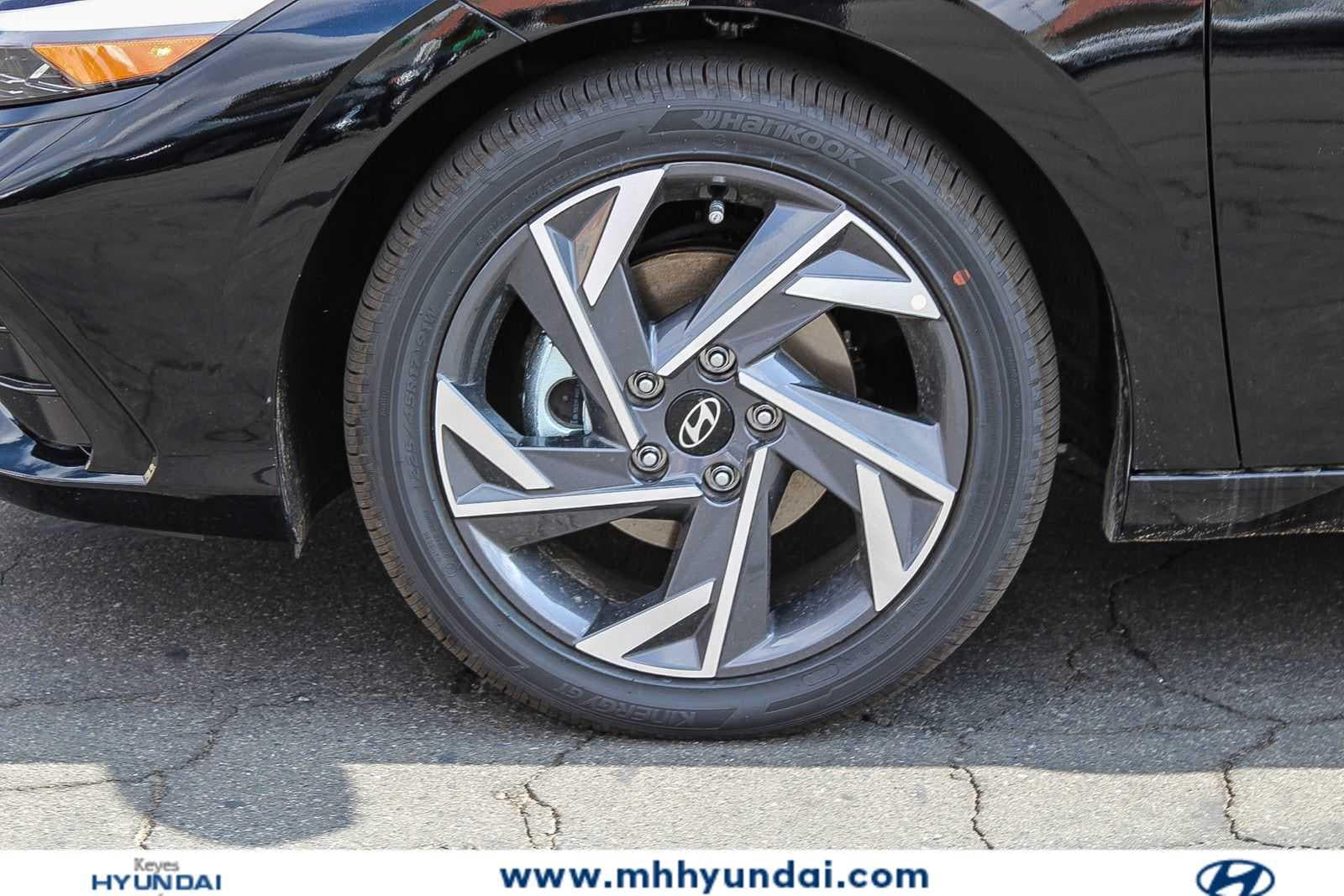 Thumbnail: 2025 Hyundai Elantra - 9