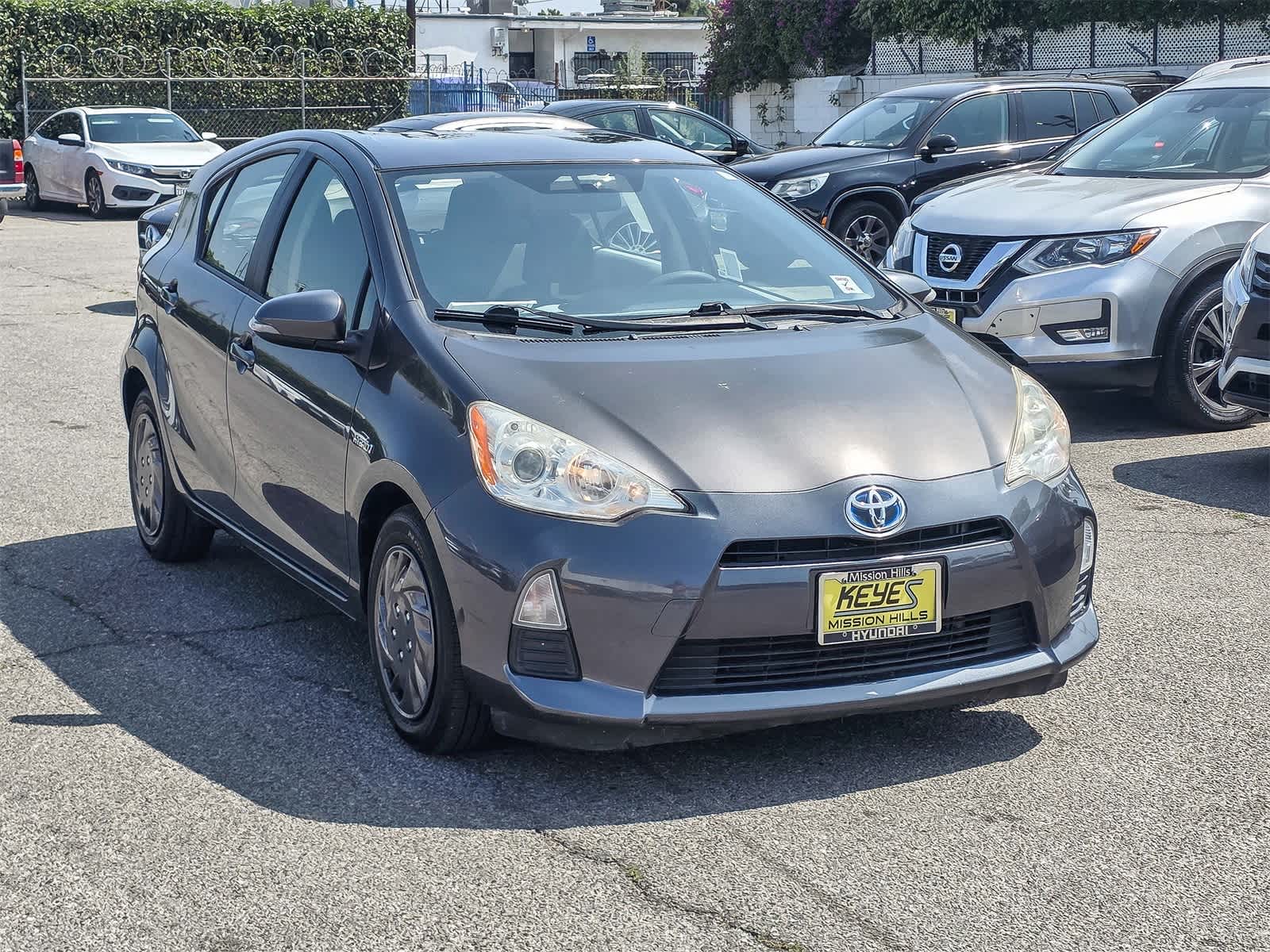 Thumbnail: 2012 Toyota Prius c - 3