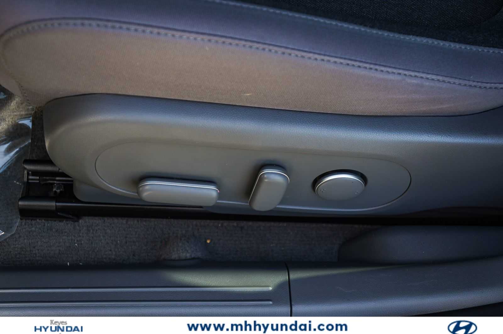 Thumbnail: 2023 Hyundai Ioniq 5 - 22