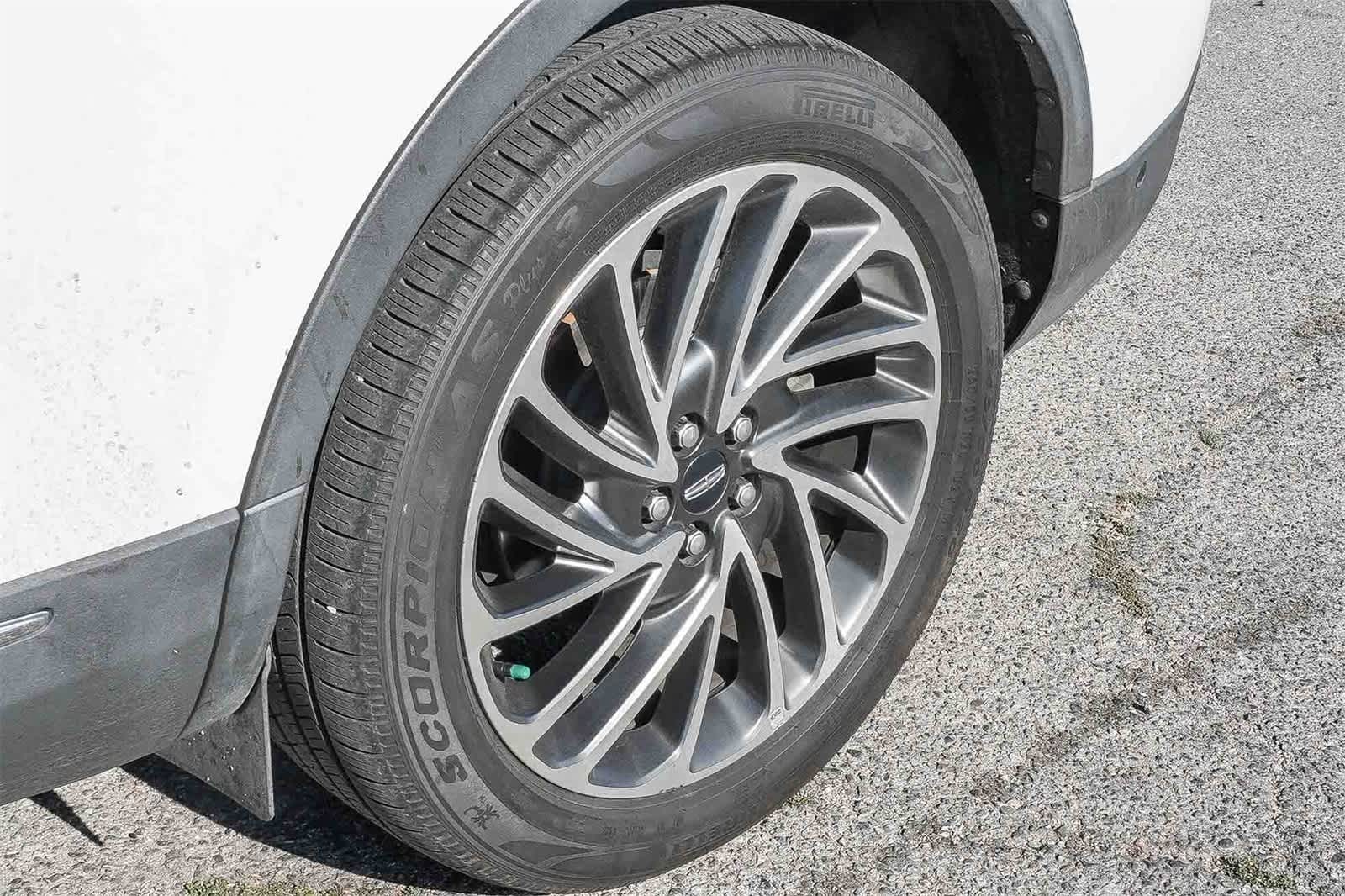 Thumbnail: 2020 Lincoln Nautilus - 8