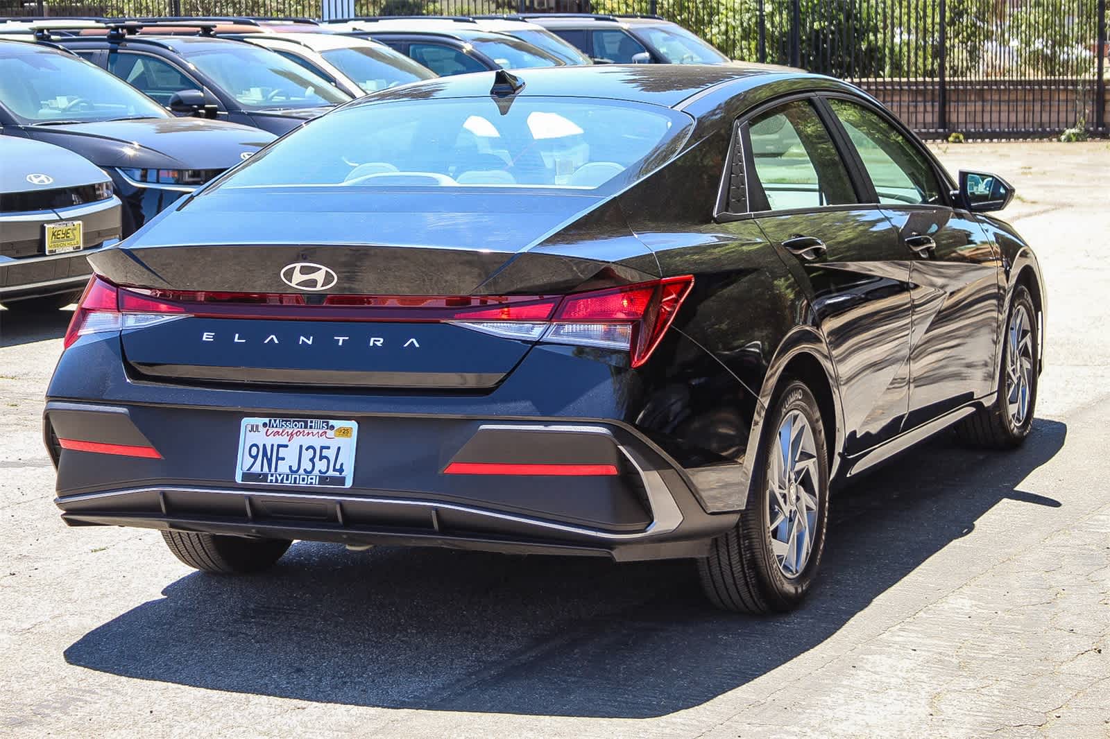 Thumbnail: 2024 Hyundai Elantra - 4
