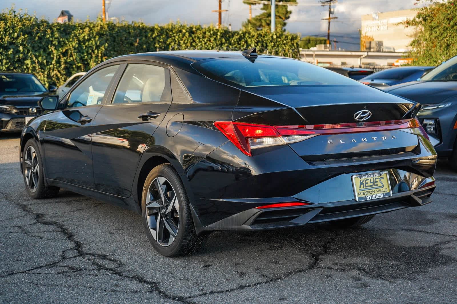 Thumbnail: 2023 Hyundai Elantra - 4