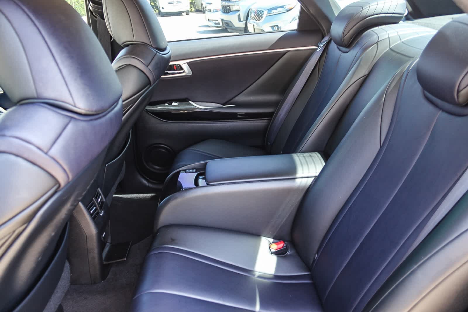 Thumbnail: 2019 Toyota Mirai - 12