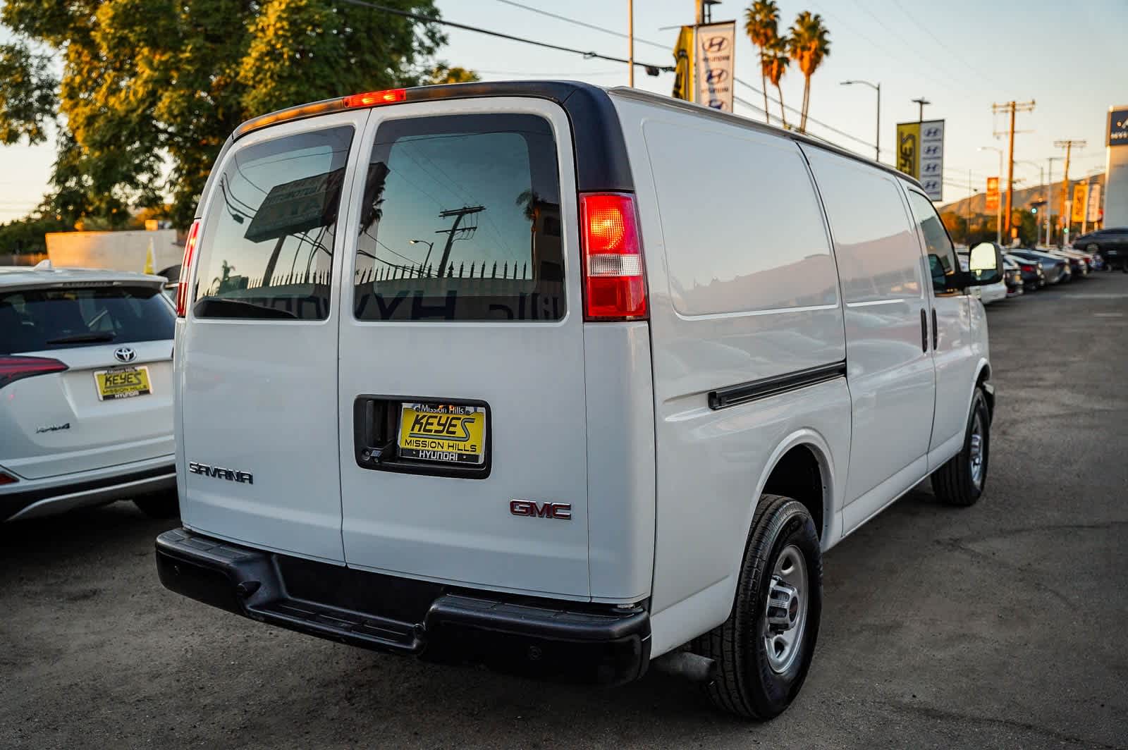 Thumbnail: 2022 GMC Savana - 8