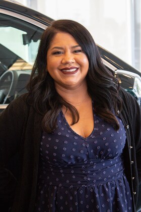 Staff member Nora Gonzalez from ID_52f257eee77d
