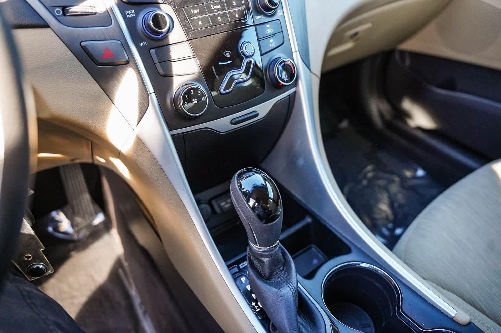 Thumbnail: 2012 Hyundai Sonata - 22